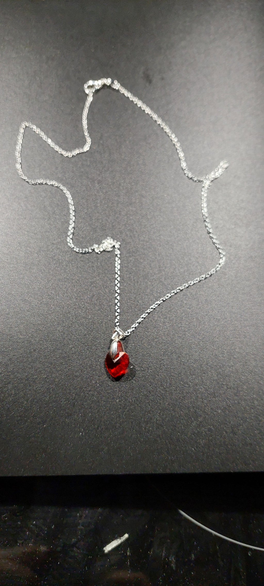 Halskette mit rotem Herz Anhänger