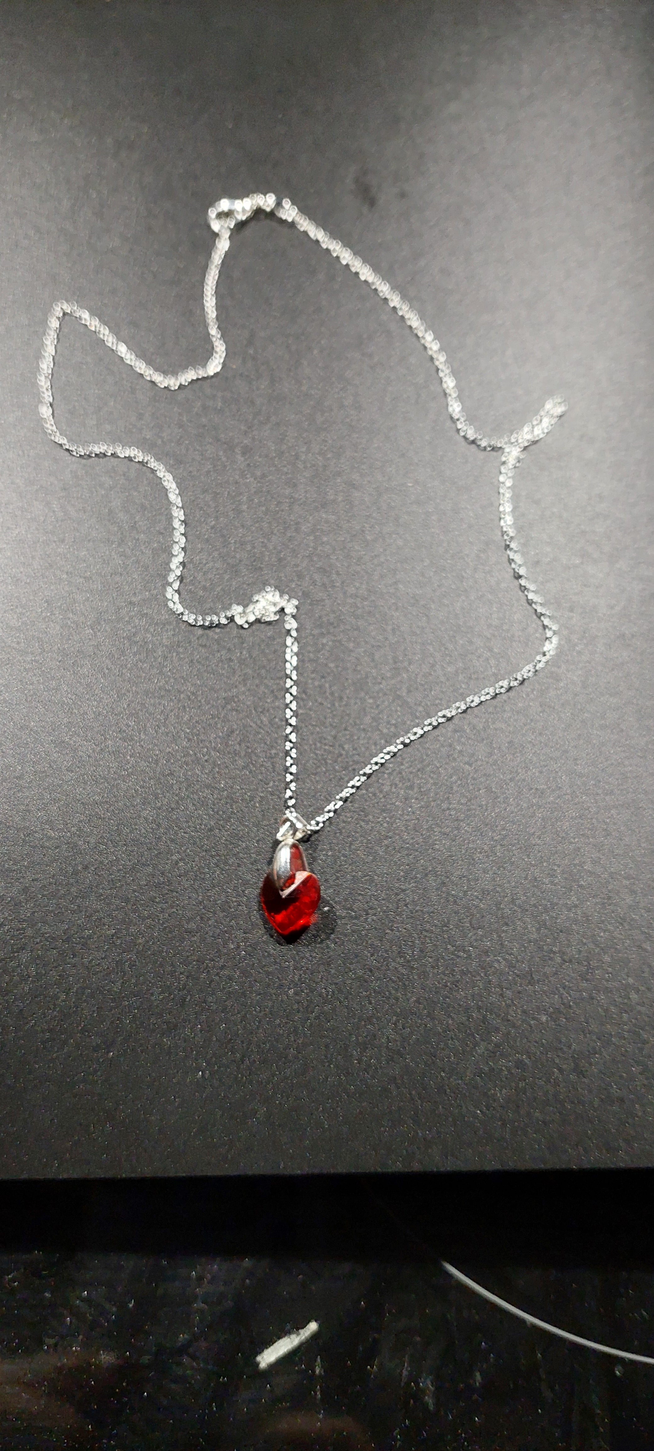 Halskette mit rotem Herz Anhänger